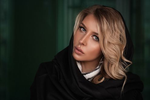 Обои на рабочий стол Модель Ирина в платке, фотограф Андрей Вечкензин