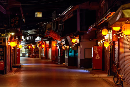 Обои на рабочий стол Ночная улица в Miyajima, Japan / Миядзима, Япония