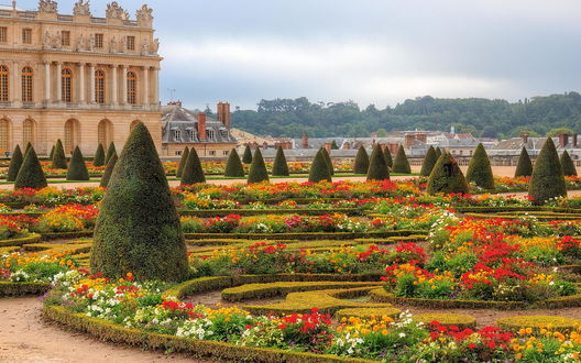 Обои на рабочий стол Palace of Versailles / Версальский дворец в парке в апреле, France / Франция
