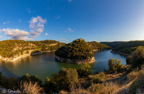 Обои на рабочий стол Monasterio de Sant Pere de Casserres desde el Mirador del Ter / Монастырь Сант Пере де Кассеррес Десд эль Мирадор дель Тер на острове, by Germаn Casado Delgado