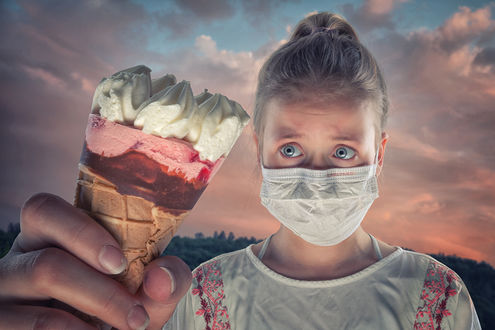 Обои на рабочий стол Девочка в маске с мороженым в руке, by John Wilhelm