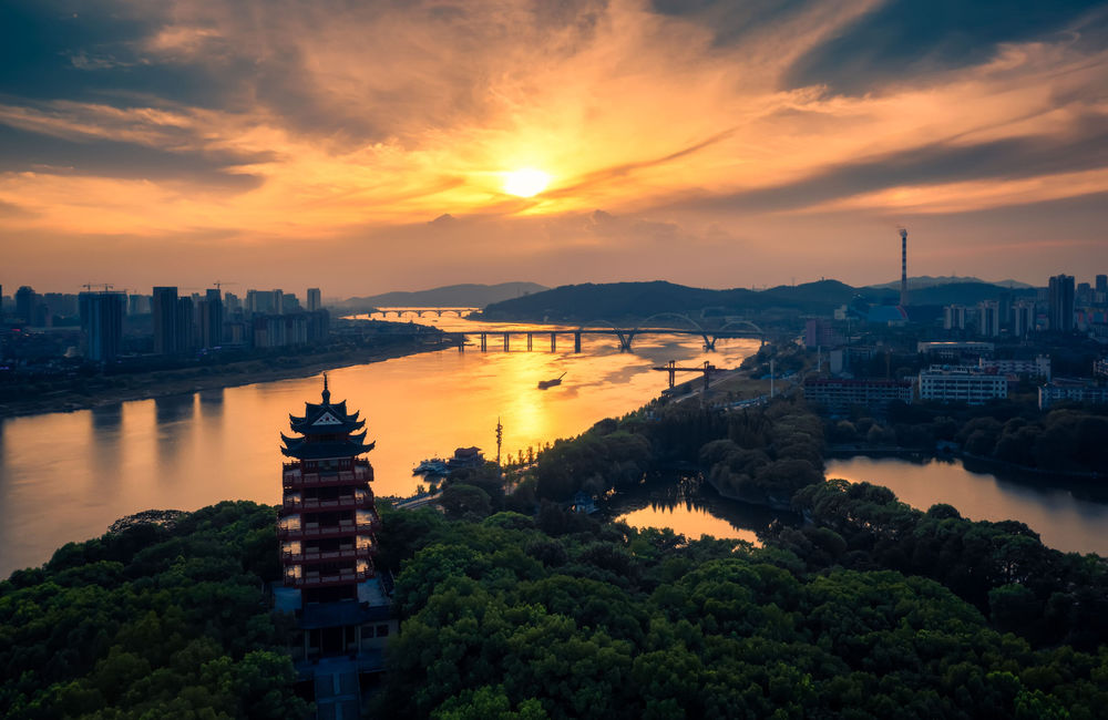 Обои для рабочего стола Zhuzhou Shennong Pavilion at sunset, China / павильон Чжучжоу Шеннонг на фоне заката, Китай