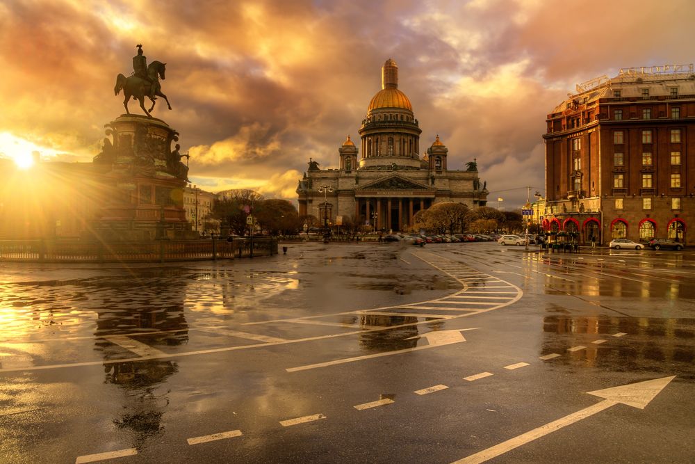 Обои для рабочего стола Памятник Николаю I и Исаакиевский Собор на рассвете после дождя, Санкт-Петербург, by Ed Gordeev
