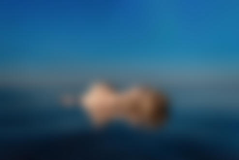 Обои на рабочий стол Обнаженная девушка на воде. Фотограф Инодворский Роман