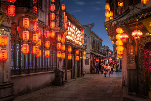 Обои на рабочий стол Улочка с фонарями в Xitang, China / Ситане, Китай, фотограф Nicholas Moulds