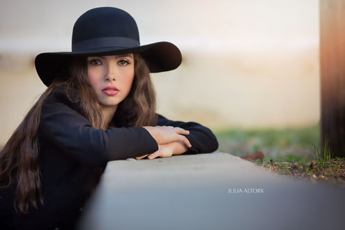 Обои на рабочий стол Девушка в шляпе, фотограф Julia Altork