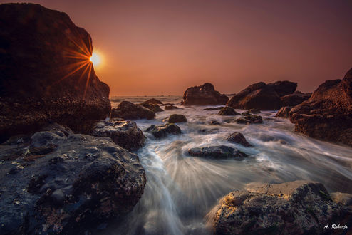 Обои на рабочий стол Заход солнца на пляже Loji Beach, Sukabumi Resident, West Java Province, Indonesia / Loji, резиденте Sukabumi, провинция Западной Явы, Индонезия, by Anton Raharja