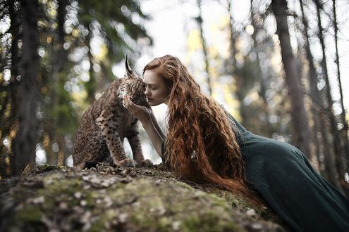 Обои на рабочий стол Рыжеволосая девушка с рысью, by Alexandra Bochkareva