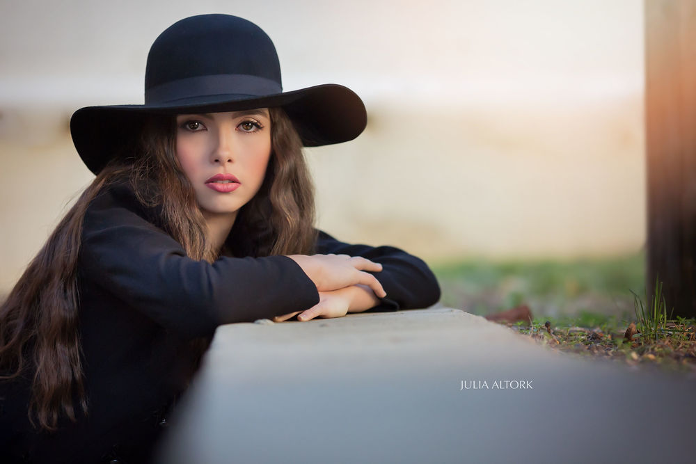 Обои для рабочего стола Девушка в шляпе, фотограф Julia Altork