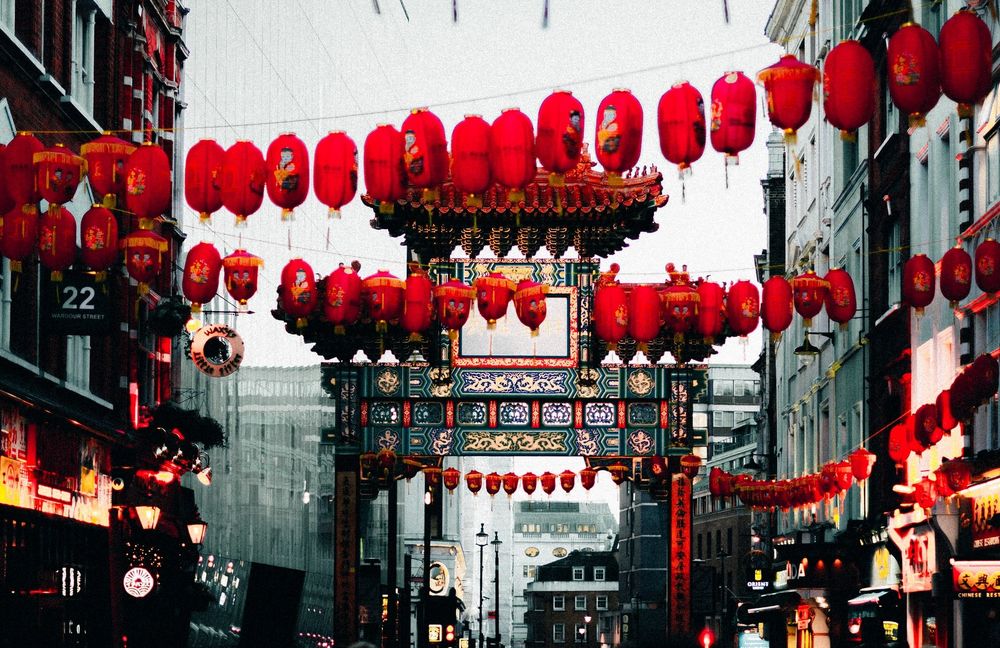 Обои для рабочего стола Городская улица с красными фонариками, China / Китай