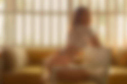 Обои на рабочий стол Модель Silvia Caruso позирует на кресле, фотограф Артем Ищенко