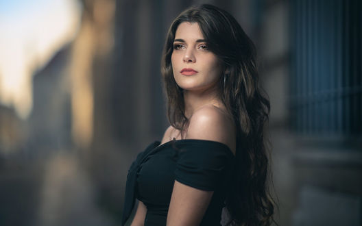Обои на рабочий стол Девушка Salome в черном платье. Фотограф Jean-Francois Quach