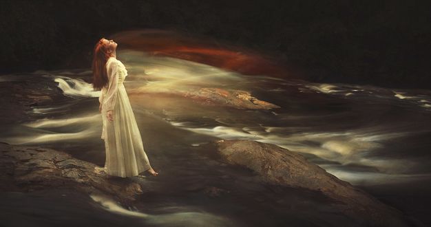 Обои на рабочий стол Девушка в длинном светлом платье стоит у воды, by Shelby Robinson