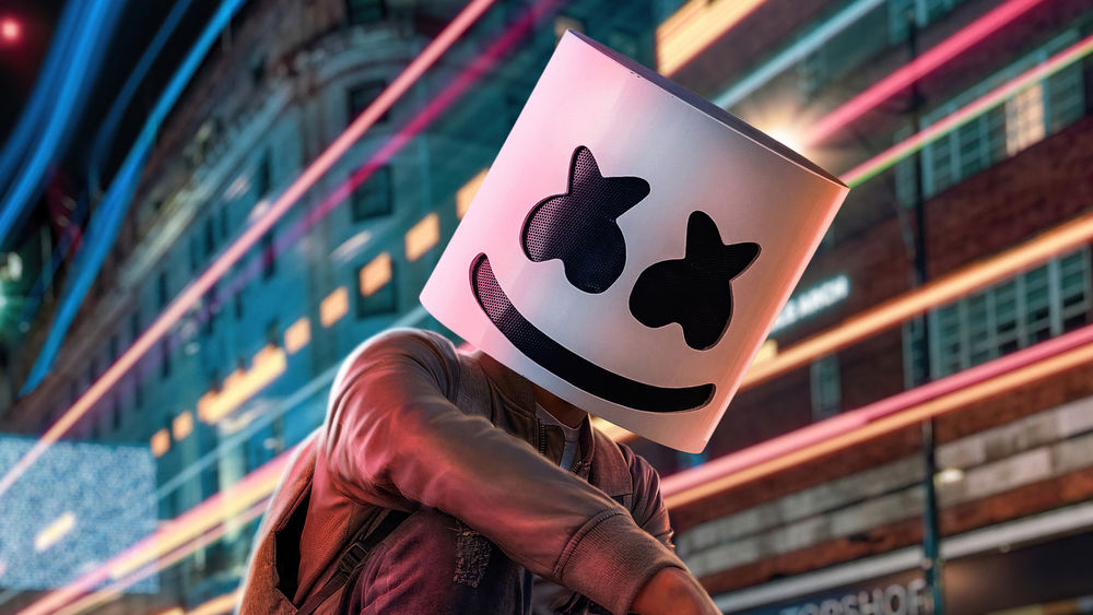 Обои для рабочего стола DJ Marshmello на фоне ночной улицы