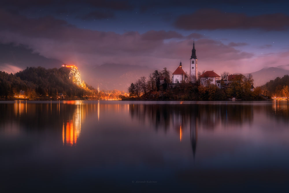 Обои для рабочего стола Ночь на озере Блед / Bled, Словения / Slovenia. Фотограф Alexandr Kukrinov