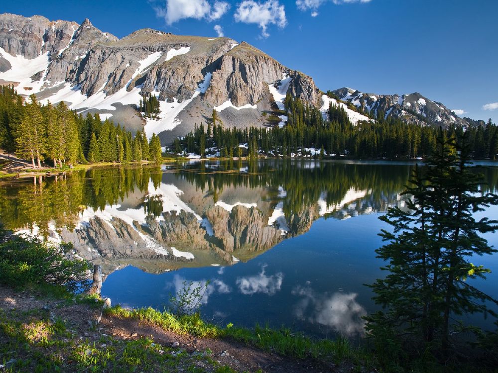 Обои для рабочего стола Silver Mountain in the San Miguel Range reflects in one of the Alta Lakes near Telluride, Colorado / Серебряная гора в хребте Сан-Мигель отражается в одном из озер Альта близ Теллурида, штат Колорадо