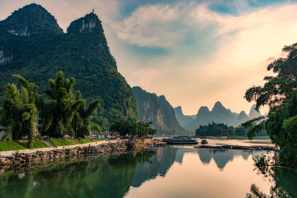 Обои для рабочего стола Округ Yangshuo, China / Яншо с карстовыми пиками, Китай, by Rod Waddington