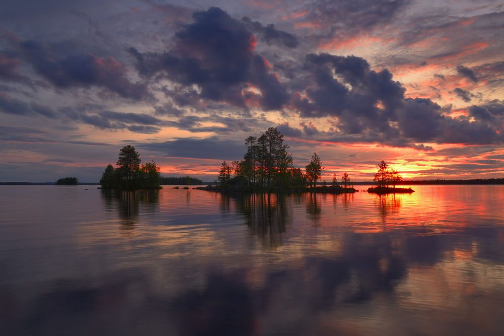 Обои для рабочего стола Белая ночь на озере Ala-Kitka, Finland / Ала-Китка, Финляндия. Фотограф Максим Евдокимов