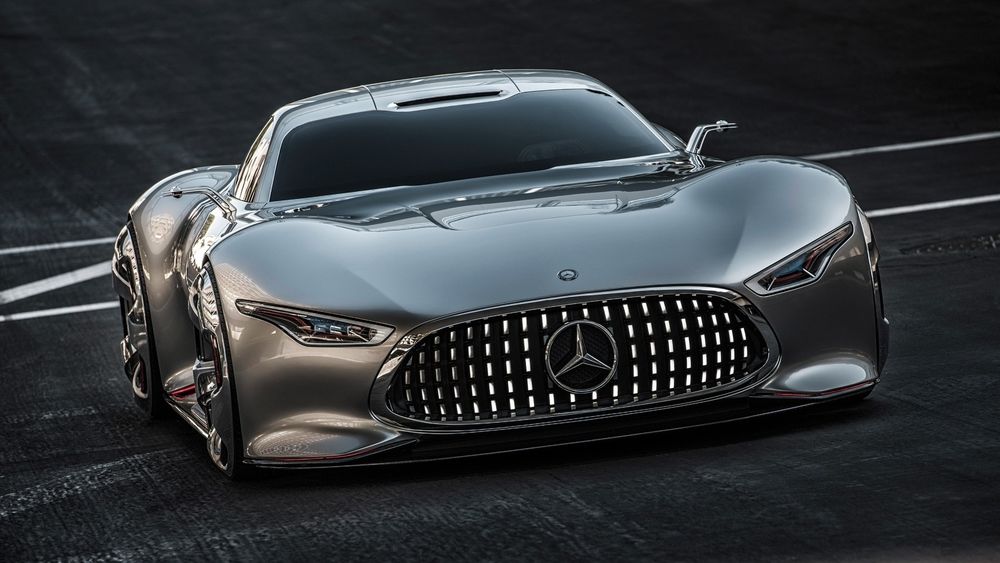 Обои для рабочего стола Серебристый Mercedes-Benz AMG Vision Gran Turismo стоит на асфальте