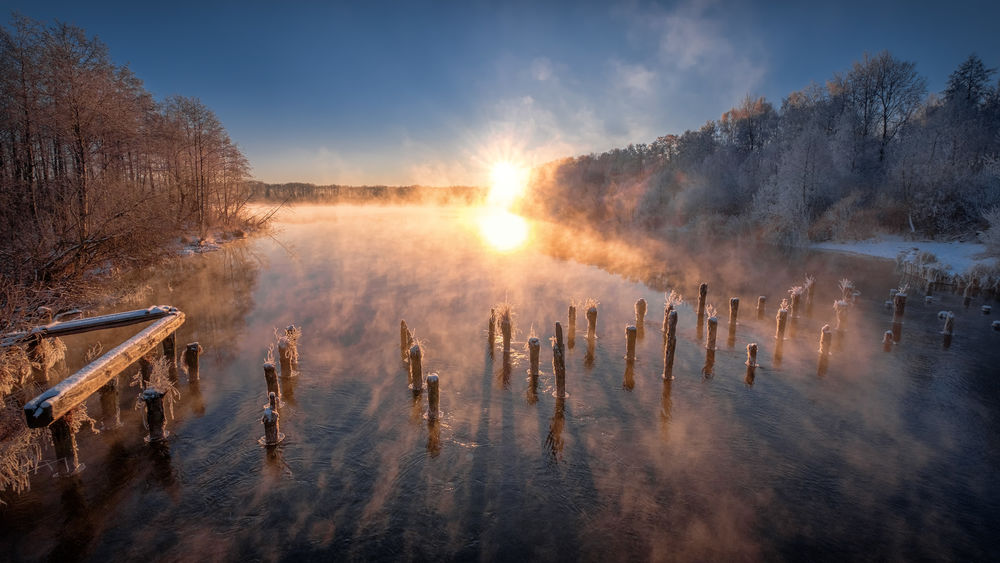 Обои для рабочего стола Замерзшая река зимним утром, фотограф Андрей Чиж