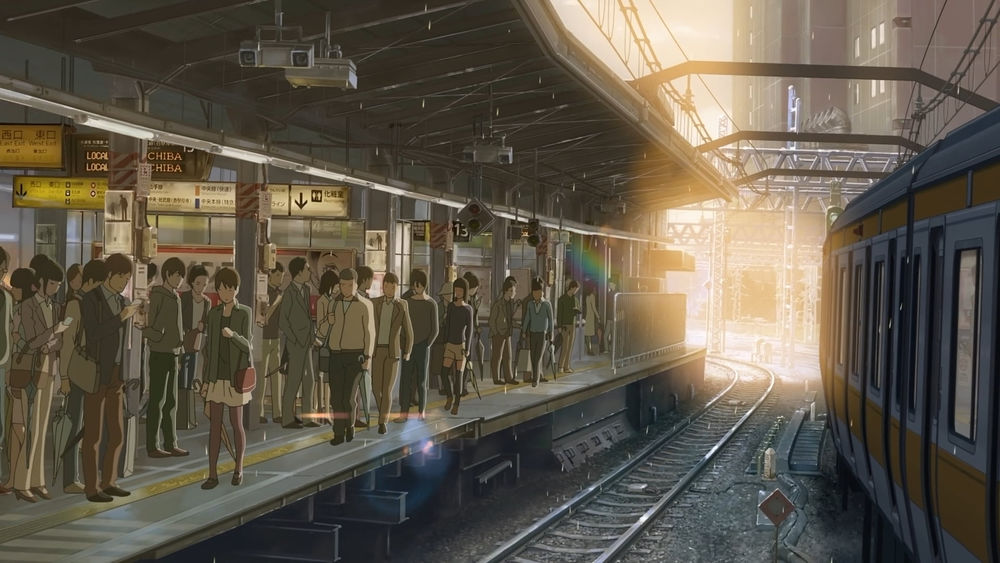 Обои для рабочего стола Железнодорожный вокзал с людьми на перроне, из аниме Сад изящных слов / Kotonoha no Niwa, аниматор Макото Синкай