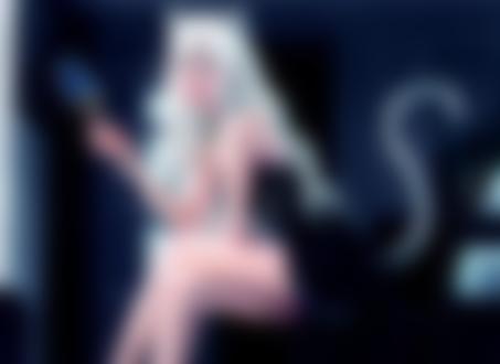 Обои для рабочего стола Neko Girls / девушка-кошка с бокалом шампанского сидит на стуле в темной комнате
