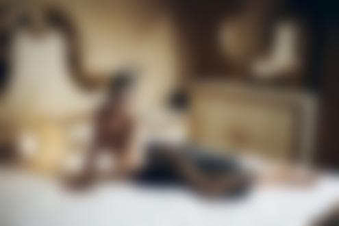 Обои на рабочий стол Модель Margo Amp позирует на постели, фотограф Evgeniy Potanin