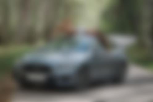 Обои на рабочий стол Модель Диляра позирует на крыше авто, фотограф Артур Абдуллазянов