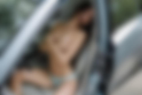 Обои на рабочий стол Модель Диляра сидит в авто, фотограф Артур Абдуллазянов