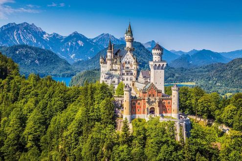 Обои на рабочий стол Замок Нойшванштайн / Schloss Neuschwanstein, на фоне синего неба в обрамлении гор, Bavaria / Бавария, Германия, автор pandionhiatus3