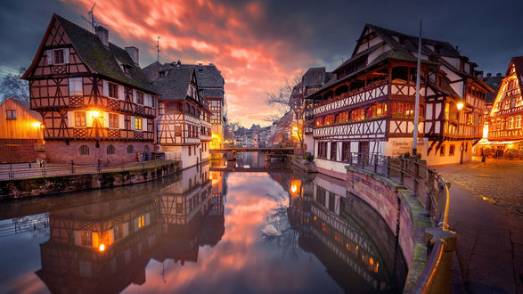 Обои на рабочий стол Городской пейзаж вечернего Страсбурга, Франция / Strasbourg, France, фотограф Iilhan Eroglu