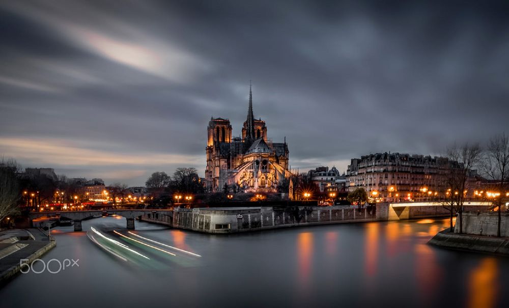 Обои для рабочего стола Notre dame de Paris / Нотр-Дам де Пари - один из самых известных готических соборов, by Rana Jabeen