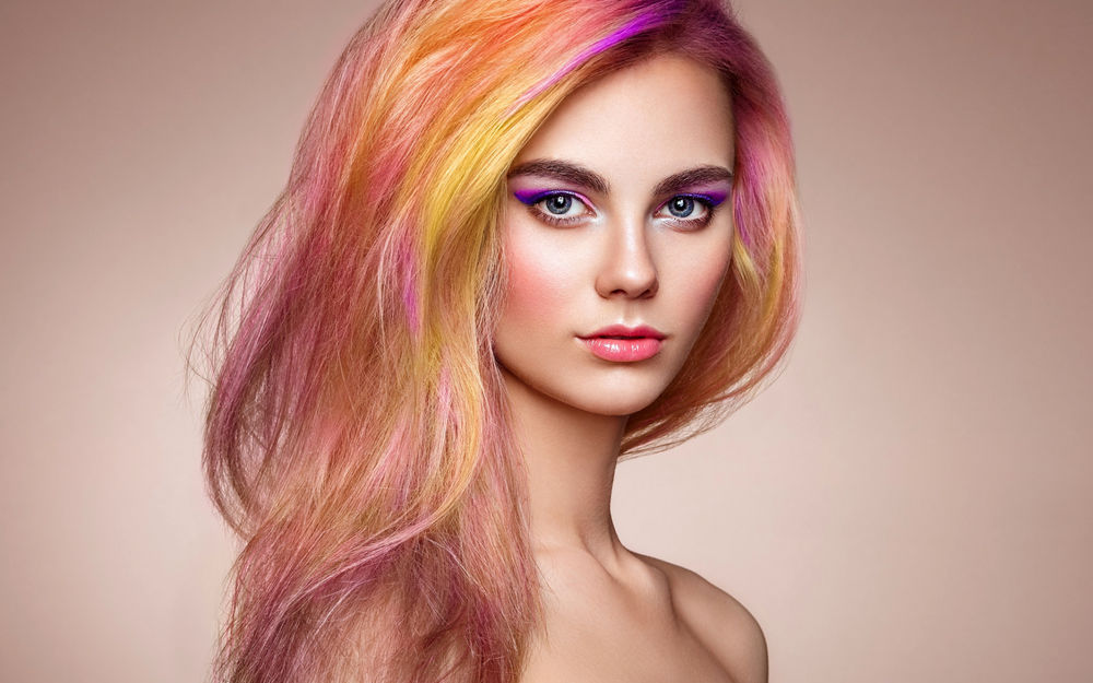 Обои для рабочего стола Девушка с разноцветными волосами, фотограф Oleg Gekman
