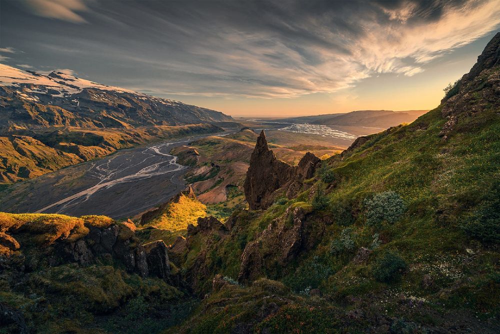 Обои для рабочего стола Золотой свет в долине реки в Исландии, фотограф Christian Scheiffele / Кристиан Шайффеле