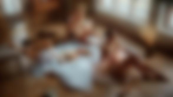 Обои на рабочий стол Модели - балерины позируют на полу, фотограф Георгий Чернядьев