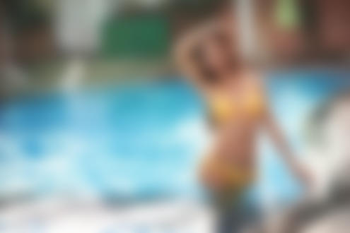 Обои на рабочий стол Модель Margo / Марго стоит в воде бассейна, фотограф Бурдов Александр