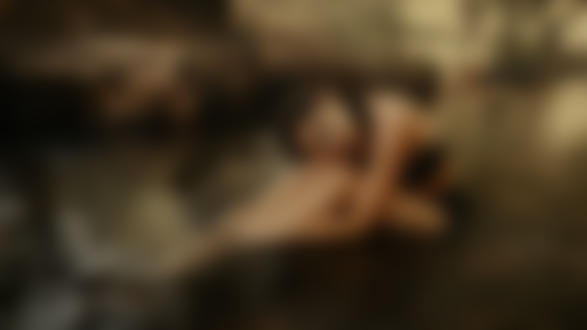 Обои для рабочего стола Девушка Мария сидит в воде. Фотограф Ковалев Иван