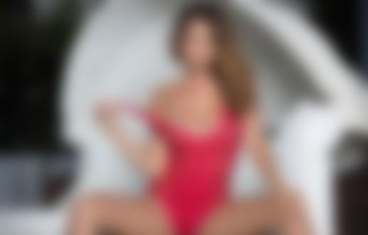 Обои для рабочего стола Модель Ali Rose в красном боди