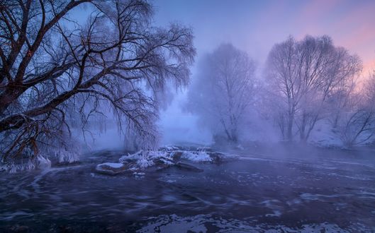 Обои на рабочий стол Первые морозы на реке, район поселка Листвянка, Иркутская область, фотограф Дубровинский Михаил