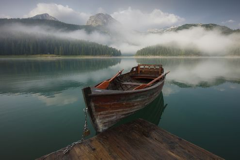 Обои на рабочий стол Лодка у причала, Black Lake, Montenegro / Черное озеро, Черногория, фотограф Антон Шваин