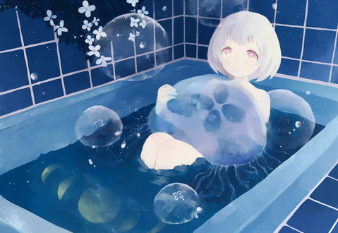 Голубоглазая девчушка в ванной