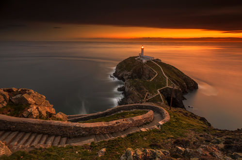 Обои на рабочий стол Маяк South Stack Lighthouse на северо-западном побережье Святого острова, Англия, Уэльс, фотограф Krocka Peter