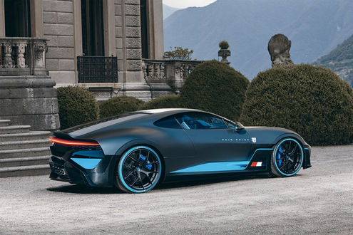 Обои на рабочий стол Черно-синий Bugatti GT стоит у виллы, by Rain Prisk
