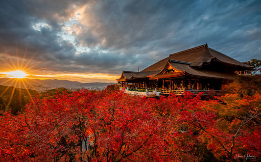 Обои на рабочий стол Осенний закат над храмом Kiyomizu-dera, Kyoto, Japan / Киемидзу-дэра, Киото, Япония, фотограф Hasan Jakaria