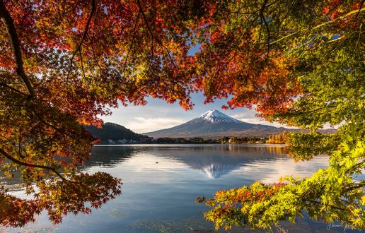 Обои на рабочий стол Осеннее утро на озере Kawaguchi, Japan / Кавагути, Япония, фотограф Hasan Jakaria