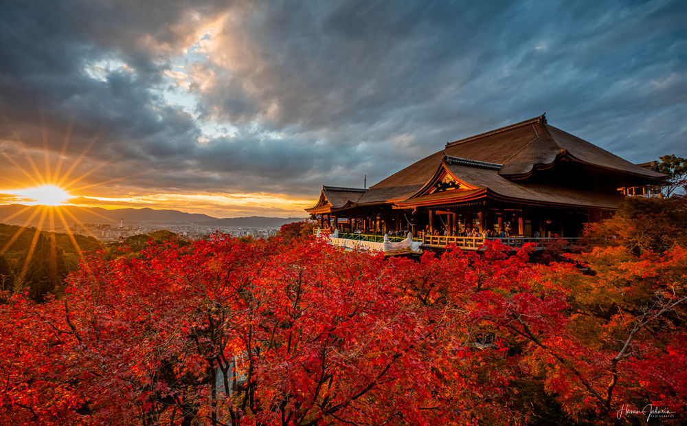 Обои для рабочего стола Осенний закат над храмом Kiyomizu-dera, Kyoto, Japan / Киемидзу-дэра, Киото, Япония, фотограф Hasan Jakaria