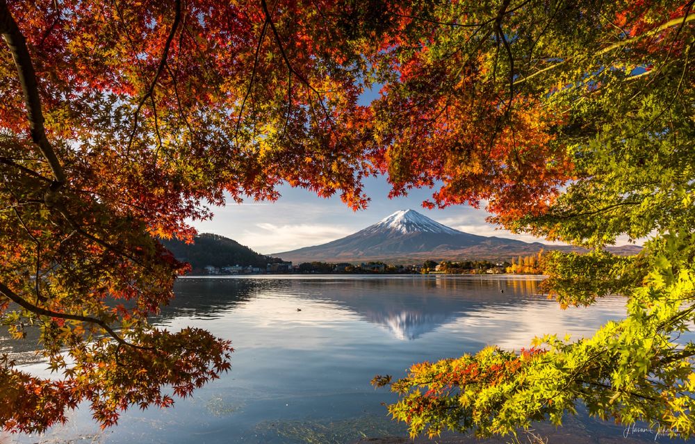 Обои для рабочего стола Осеннее утро на озере Kawaguchi, Japan / Кавагути, Япония, фотограф Hasan Jakaria