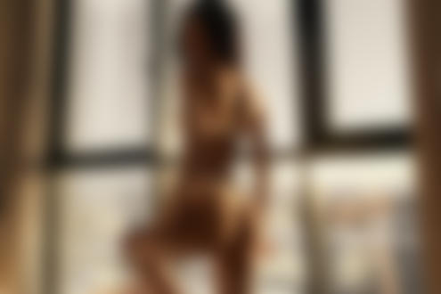 Обои для рабочего стола Модель Diankа стоит на фоне окна, фотограф Скрипников Александр