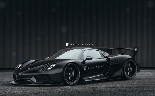 Обои на рабочий стол Гибридный гиперкар Porsche 918 черного цвета стоит на площадке, by Rain Prisk