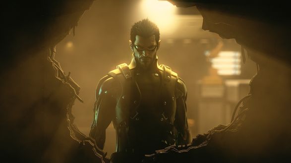 Обои на рабочий стол Adam Jensen / Адам Дженсен смотрит сквозь пролом в стене, главный герой игры Deus Ex Human Revolution